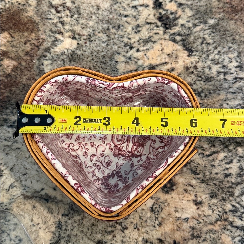 1999 Longaberger "Love Letters" heart-shaped basket and ceramic dish - Picture 7 of 8